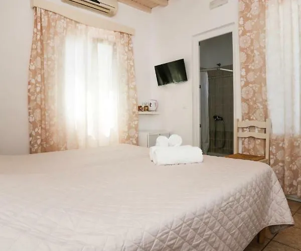 Morfoula's 3* Mykonos Town