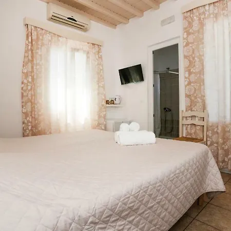 Morfoula's 3* Mykonos Town